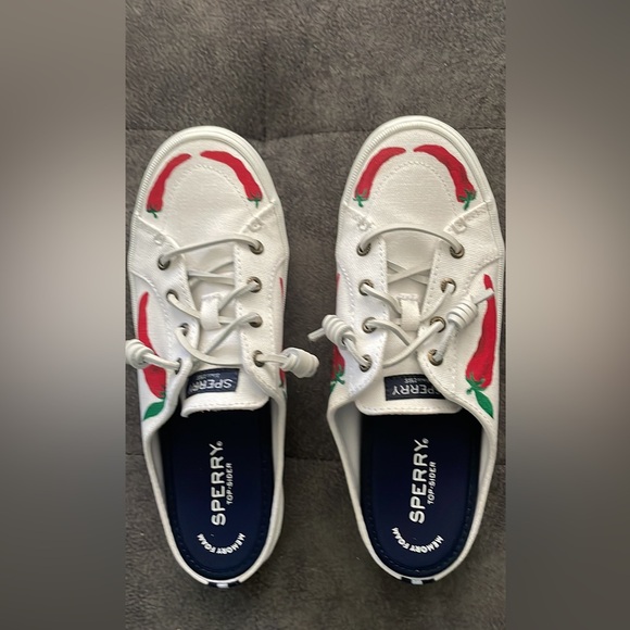 sneaker - Picture 2 of 3